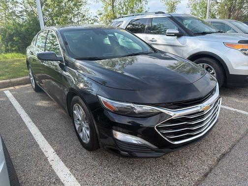 Mosaic Black Metallic 2025 Chevrolet Malibu FWD 1LT