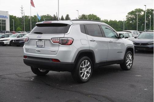 2024 Jeep Compass Latitude Lux