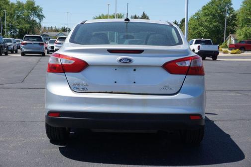 Ingot Silver 2014 Ford Focus SE