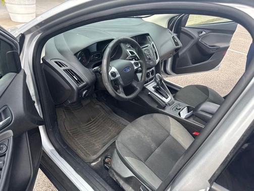 Ingot Silver 2014 Ford Focus SE