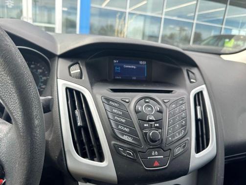 Ingot Silver 2014 Ford Focus SE