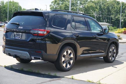 Crystal Black Pearl 2026 Honda Pilot Touring 8-Passenger