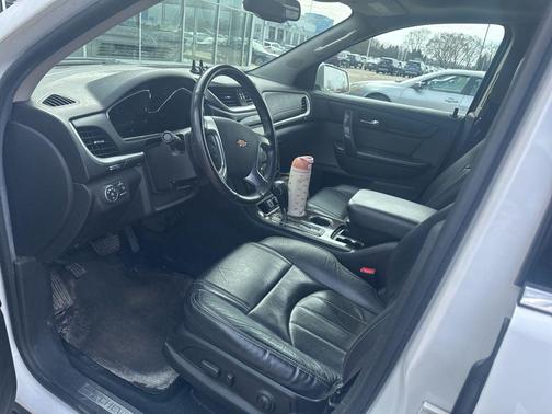 Iridescent Pearl Tricoat 2016 Chevrolet Traverse LTZ