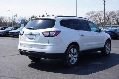 Iridescent Pearl Tricoat 2016 Chevrolet Traverse LTZ
