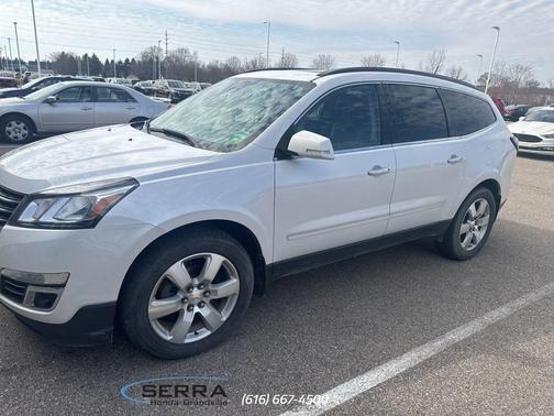 Iridescent Pearl Tricoat 2016 Chevrolet Traverse LTZ