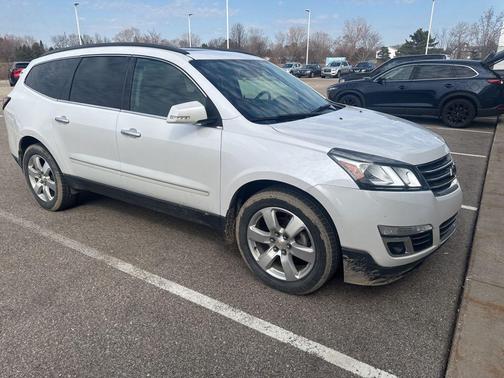 Iridescent Pearl Tricoat 2016 Chevrolet Traverse LTZ