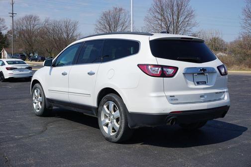 Iridescent Pearl Tricoat 2016 Chevrolet Traverse LTZ