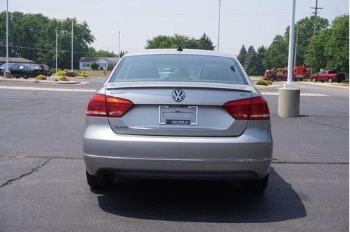2013 Volkswagen Passat 2.5 SEL Premium