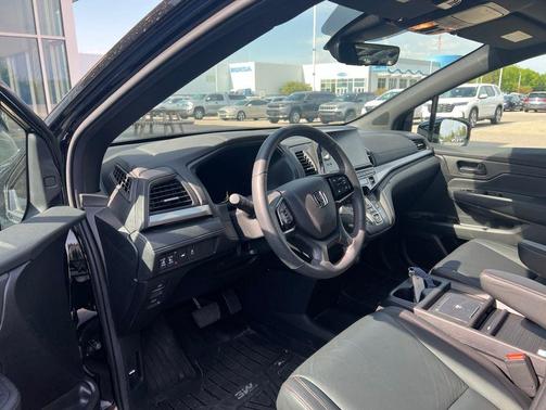 Crystal Black Pearl 2026 Honda Odyssey Sport-L