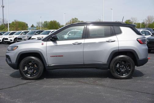 Billet Silver Metallic Clearcoat 2023 Jeep Compass Trailhawk
