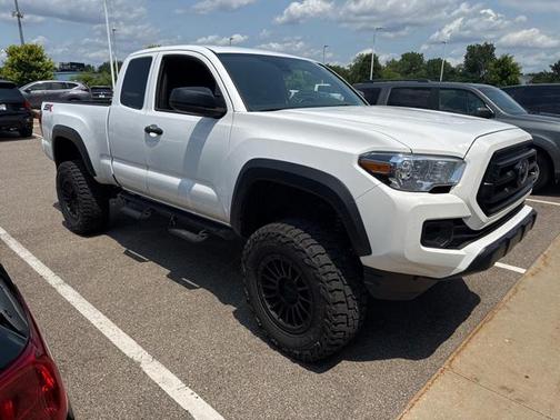 2022 Toyota Tacoma SR