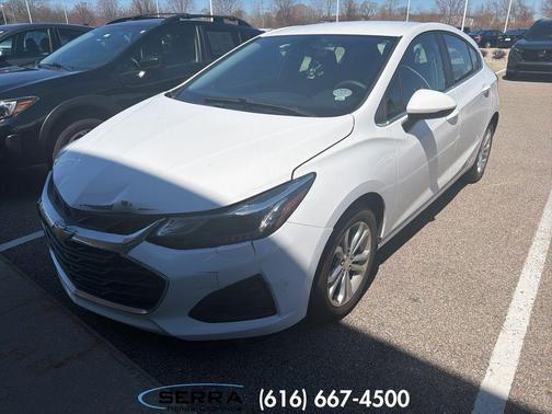 Summit White 2019 Chevrolet Cruze LT