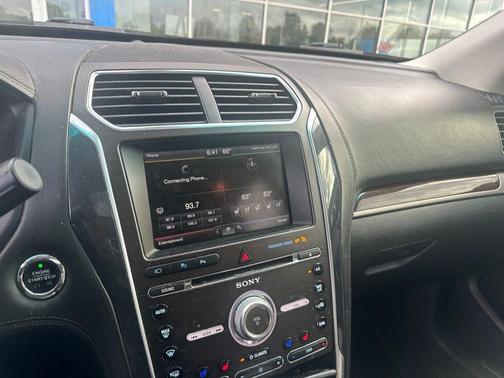 White Platinum Metallic Tri-Coat 2016 Ford Explorer Platinum