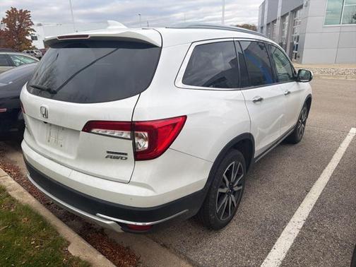 2022 Honda Pilot Touring 8-Passenger
