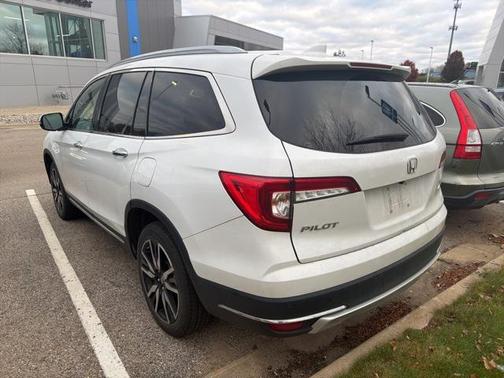 2022 Honda Pilot Touring 8-Passenger