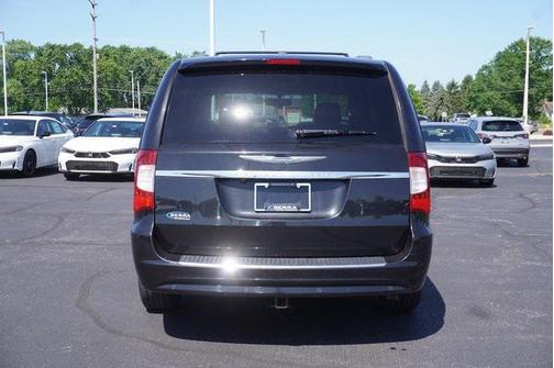 2013 Chrysler Town & Country Touring-L