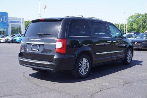 2013 Chrysler Town & Country Touring-L