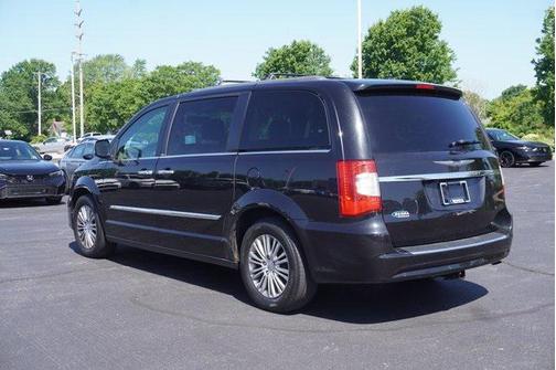 2013 Chrysler Town & Country Touring-L