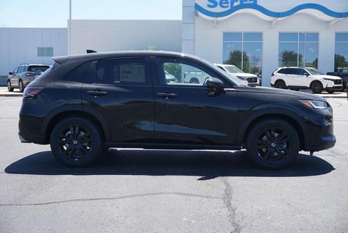 Crystal Black Pearl 2027 Honda HR-V Sport