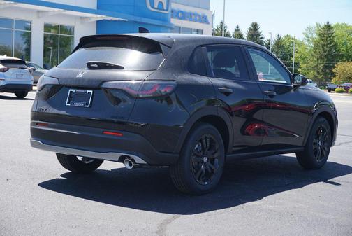 Crystal Black Pearl 2027 Honda HR-V Sport
