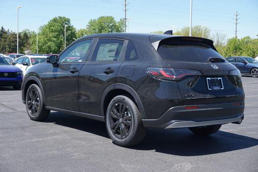 Crystal Black Pearl 2027 Honda HR-V Sport