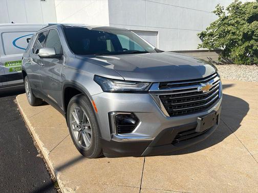Sterling Gray Metallic 2023 Chevrolet Traverse LT Cloth