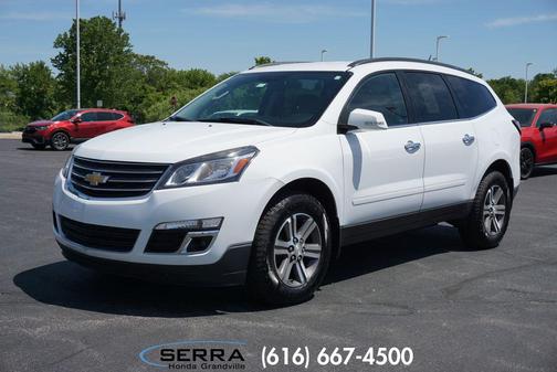 Summit White 2017 Chevrolet Traverse 2LT