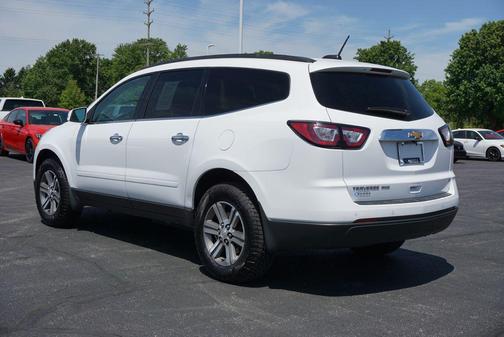 Summit White 2017 Chevrolet Traverse 2LT