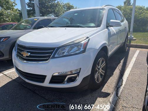 Summit White 2017 Chevrolet Traverse 2LT