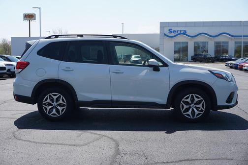 Crystal White Pearl 2022 Subaru Forester Premium