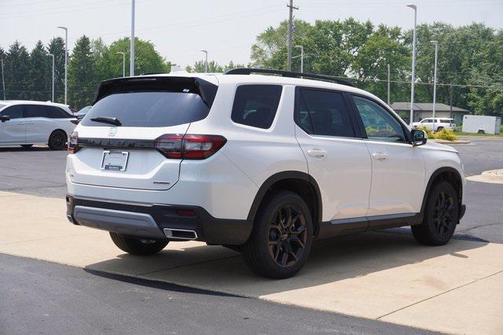 2025 Honda Pilot Touring 8-Passenger