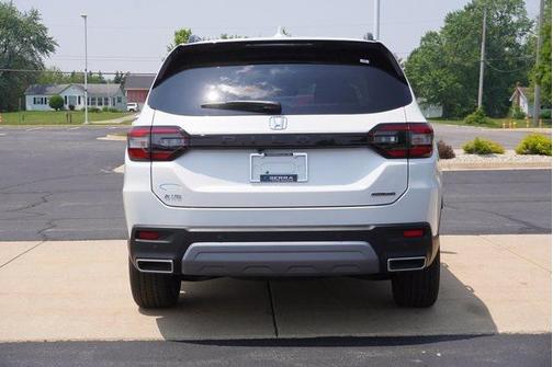 2025 Honda Pilot Touring 8-Passenger