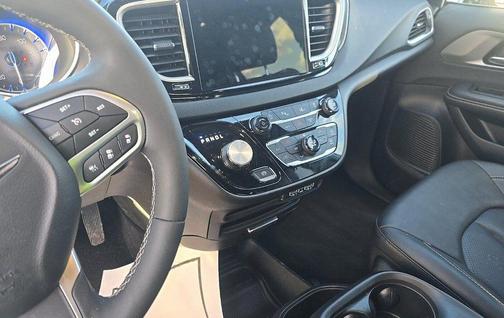 2025 Chrysler Pacifica L