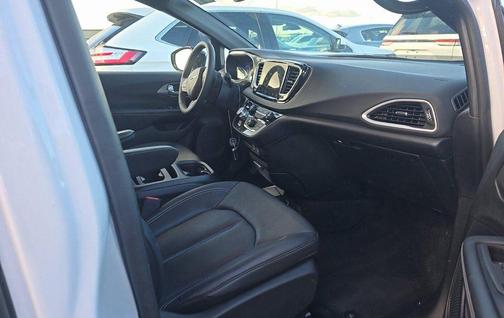 2025 Chrysler Pacifica L