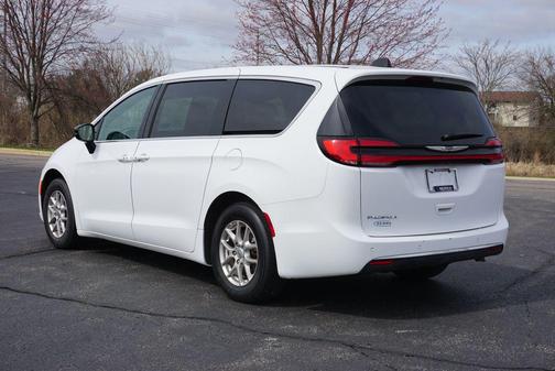 Bright White Clearcoat 2025 Chrysler Pacifica L