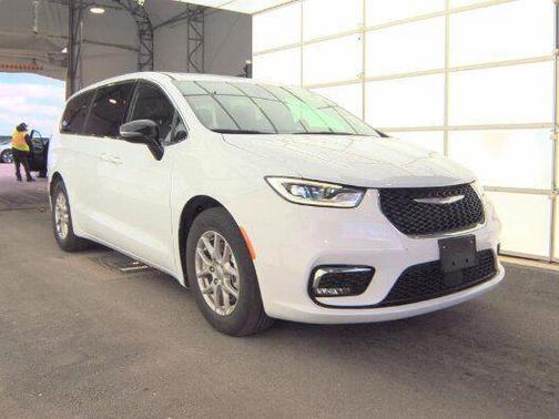 2025 Chrysler Pacifica L