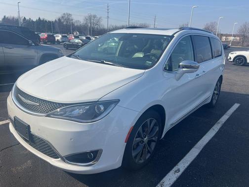 Bright White Clearcoat 2018 Chrysler Pacifica Limited