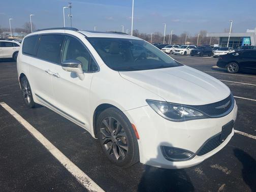 Bright White Clearcoat 2018 Chrysler Pacifica Limited