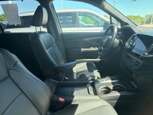 Platinum White Pearl 2023 Honda Passport AWD TrailSport