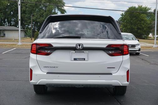 Platinum White 2026 Honda Odyssey Touring