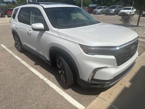Platinum White Pearl 2024 Honda Pilot Touring 8-Passenger