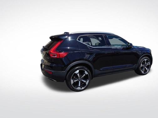 Onyx Black Metallic 2019 Volvo XC40 T5 Inscription
