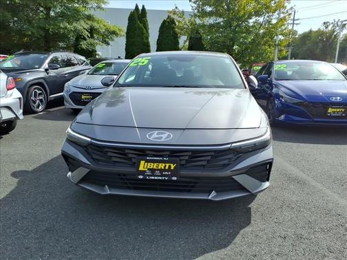 2025 Hyundai ELANTRA SE