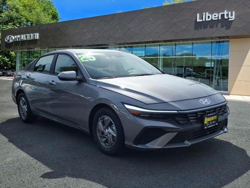 2025 Hyundai ELANTRA SE