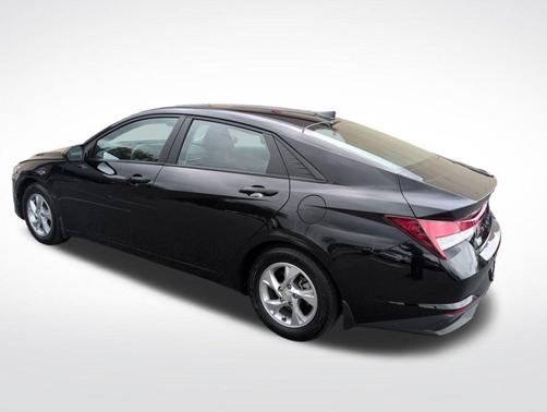 Onyx Black 2023 Hyundai ELANTRA SE