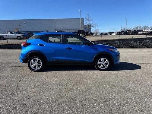 2025 Nissan Kicks Play S