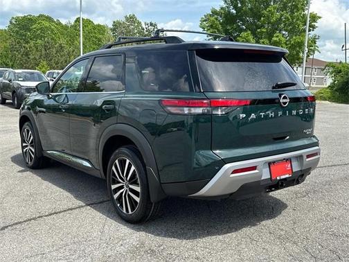 2025 Nissan Pathfinder Platinum