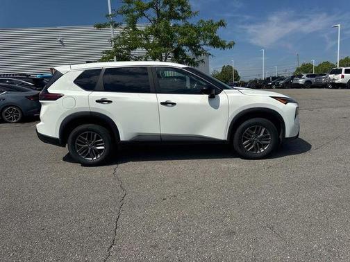Glacier White 2024 Nissan Rogue S