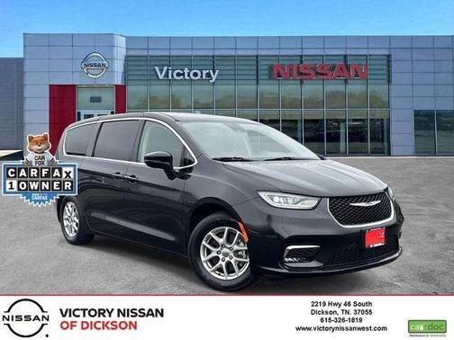 Brilliant Black Crystal Pearlcoat 2023 Chrysler Pacifica Touring-L