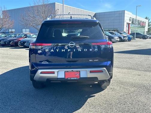 2025 Nissan Pathfinder SL